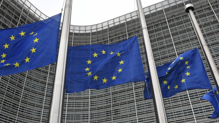 الاتحاد الأوروبي يطلق قاعدة بيانات جديدة للثغرات الأمنية (EUVD) لمواجهة التهديدات السيبرانية