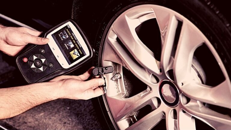 باحثون يكشفون ثغرة في حساسات ضغط الإطارات قد تُستخدم للتجسس